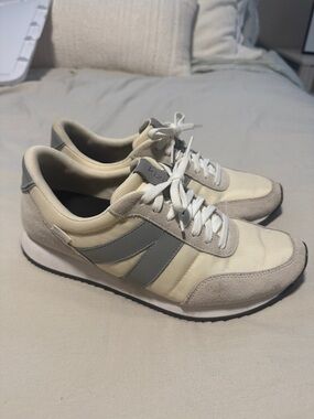 Kizik Casual Retro Sneakers in Cream & Gray
